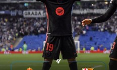 乐鱼APP:国内三冠王！巴萨2-0击败西班牙人，提前两轮捧起西甲联赛冠军