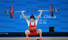乐鱼官网:举重亚锦赛：赵金红包揽女子45公斤级三项冠军 打破抓举世界纪录